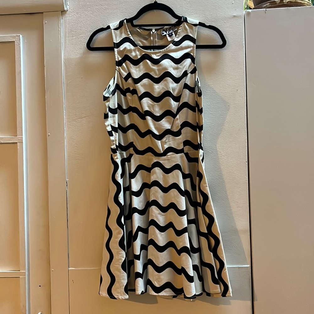 Anthropologie Dusen Dusen Wave Print Dress